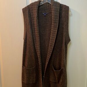 Gap Sleeveless Sweater Vest with Pockets